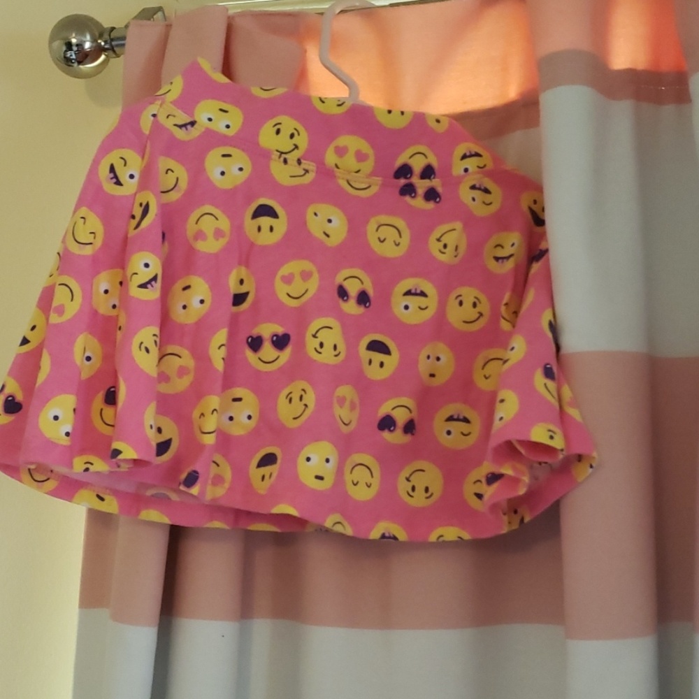 Emoji skort